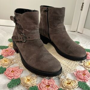 Aquatalia grey suede ankle boots 9.5